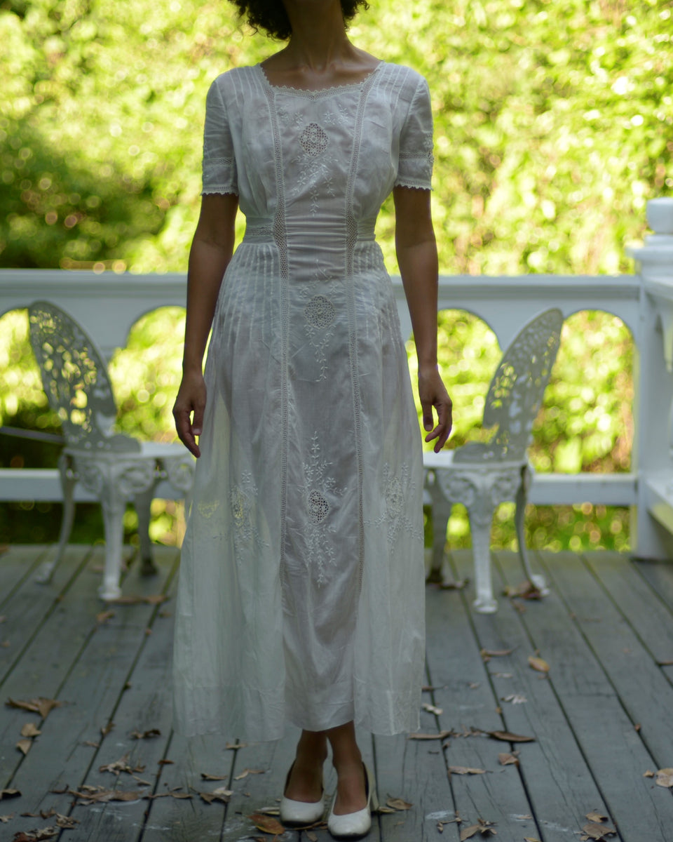 Antique Irish crochet trimmed cotton batiste Edwardian tea dress – Page of Air