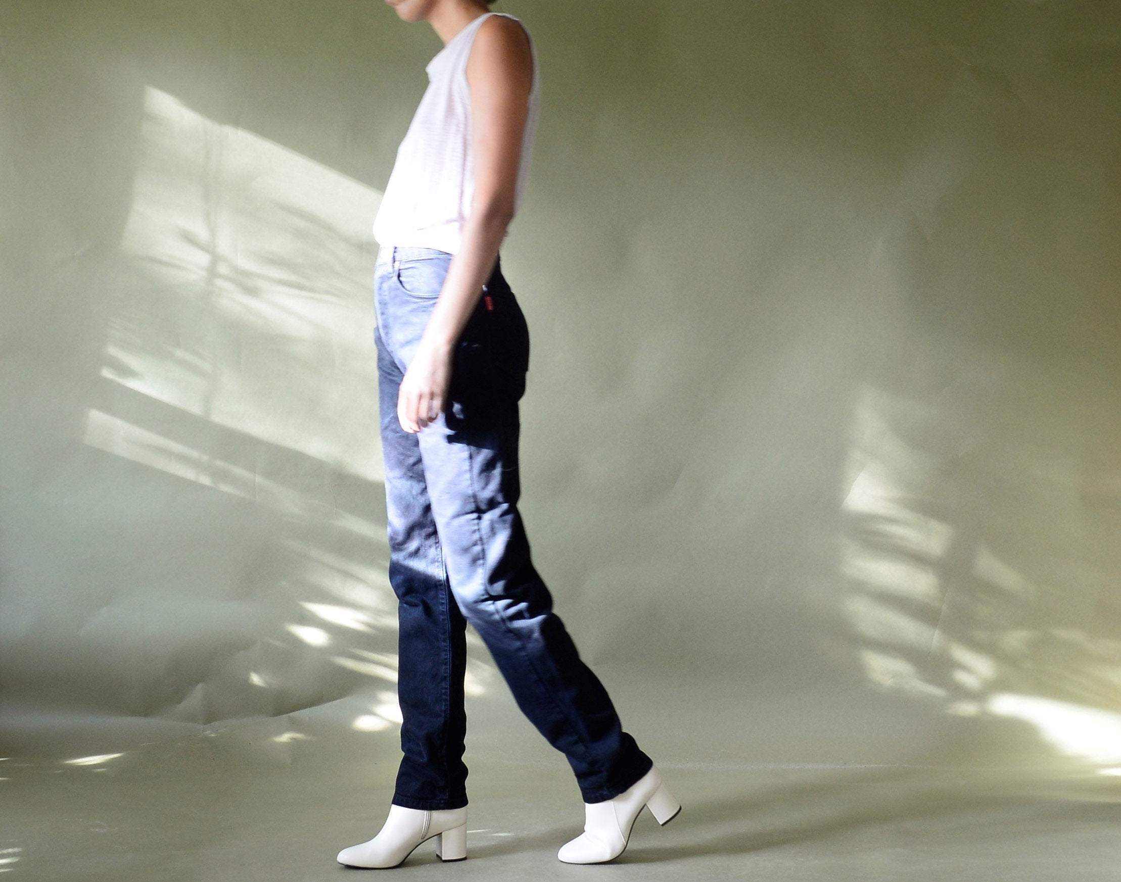 90s black high waist button fly mom jeans // 25W