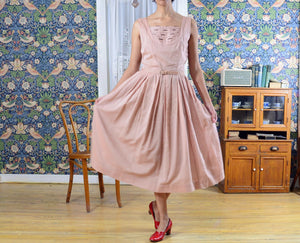 40s pink chambray cotton voile fit and flare dress with ribbon scallop detail // 30" waist