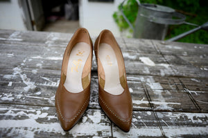 60s BEST & CO. classic stitched eyelet leather almond toe wooden heels, never worn // size 7 Medium