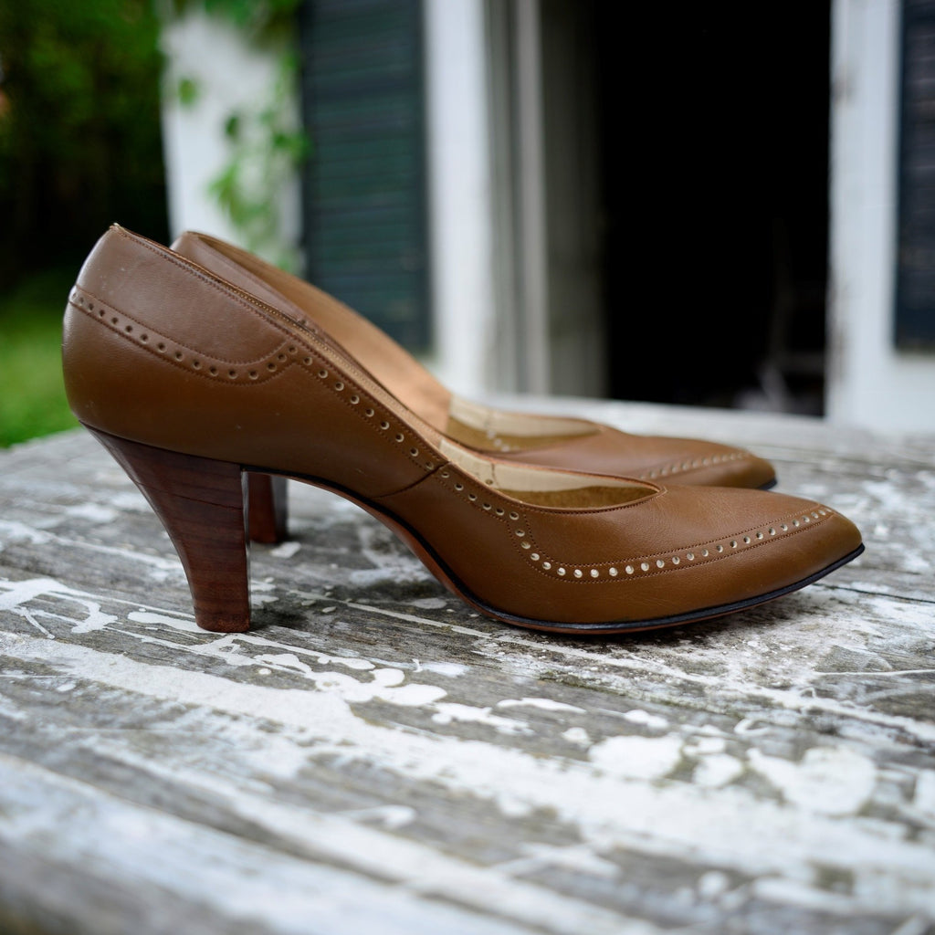 60s BEST & CO. classic stitched eyelet leather almond toe wooden heels, never worn // size 7 Medium