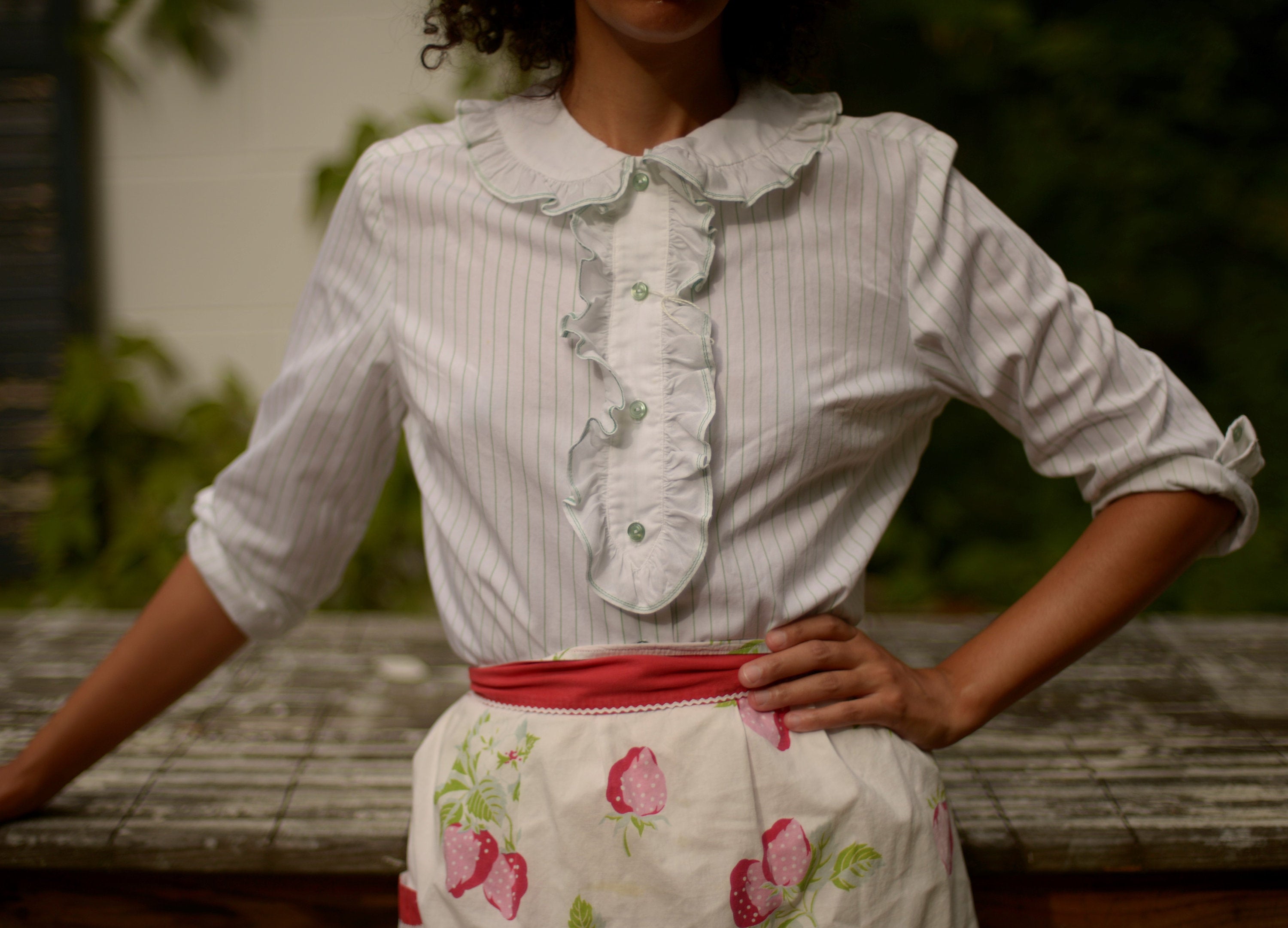60 cotton ruffle peter pan collar blouse with green stripes // small-medium
