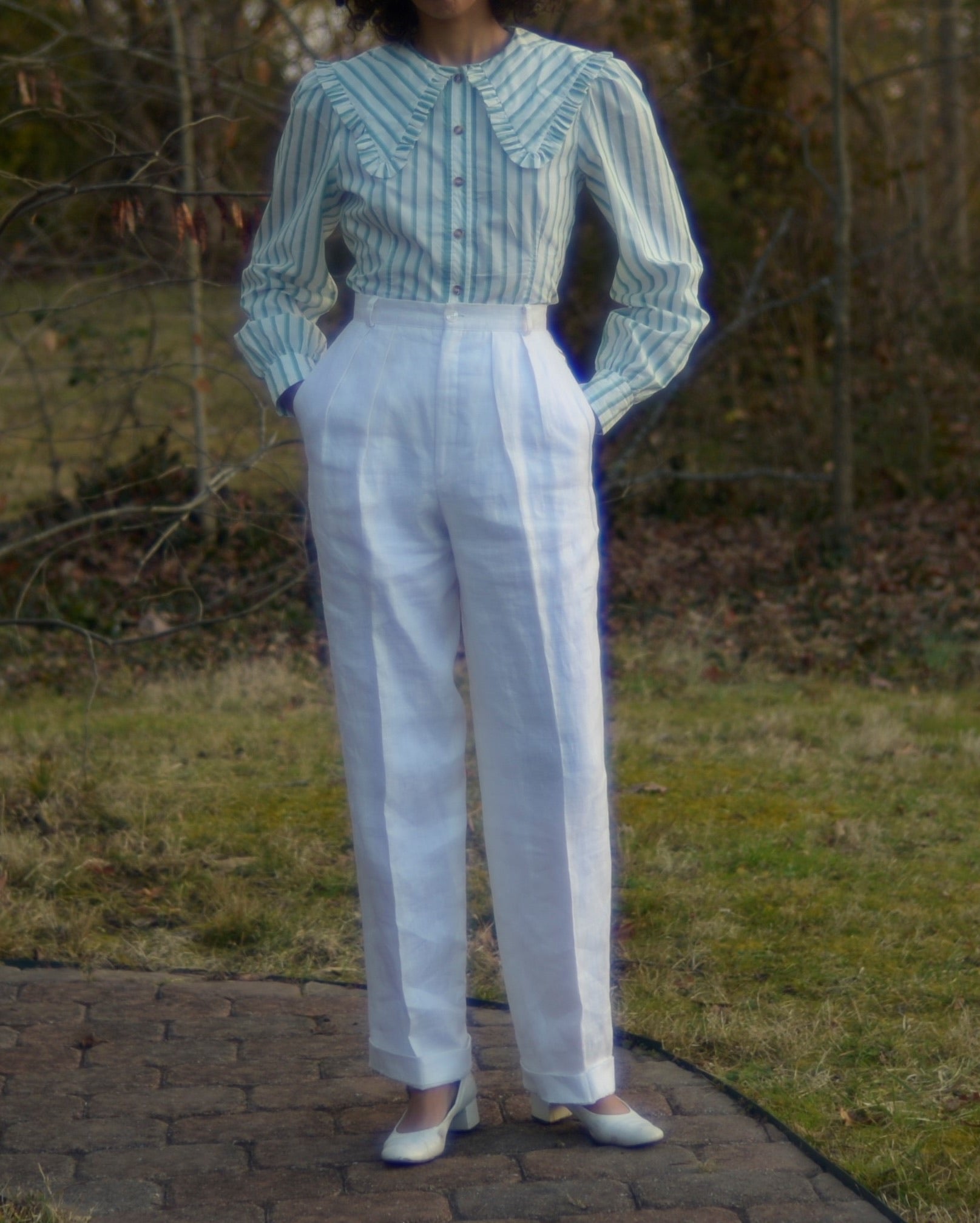 White Straight Leg Pants Pleated Trousers High Waisted Trousers 80s Tapered  1980s Vintage Summer Slacks Extra Small Xs 24 