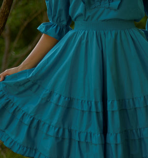 1970s teal cotton ruffled full skirt set with puff sleeve, fits up to large